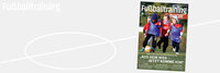 Cover der Fußballtraining Junior mit spielenden Kindern im Fußballtrikot und Ball auf dem Rasen.