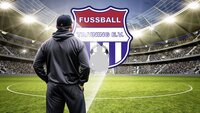 Eine Person blickt auf das Logo von "Fußball Training e.V." in einem vollen Stadion.