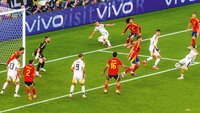 Spannende Spielsituation vor dem Tor bei einem UEFA EURO 2024 Match zwischen Spanien und Deutschland.